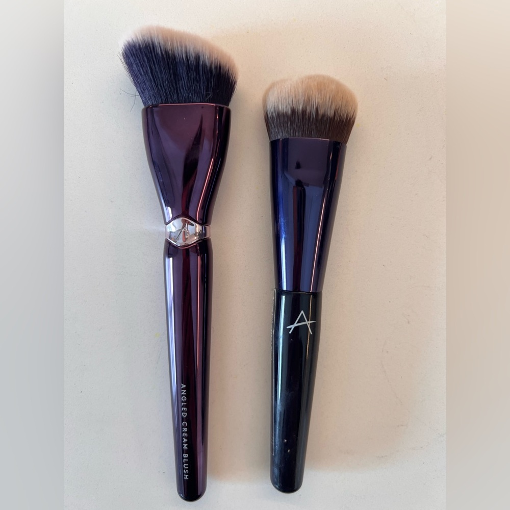 Set of 2 face brushes